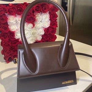 100% Authentic Jacquemus le Grand Chiquito Top Handle Bag